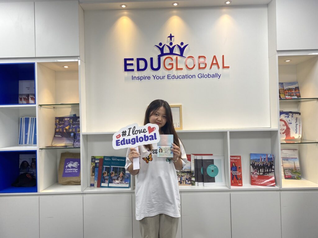 Bạn Bích Ngọc Nhận Visa Du Học Pháp Tại Văn Phòng Eduglobal