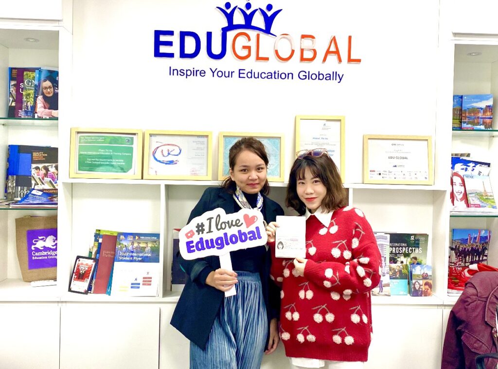 Chị T nhận visa tại văn phòng Eduglobal
