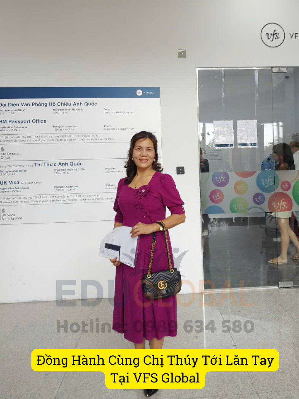 Đồng hành cùng chị Thúy tới VFS Global lăn tay
